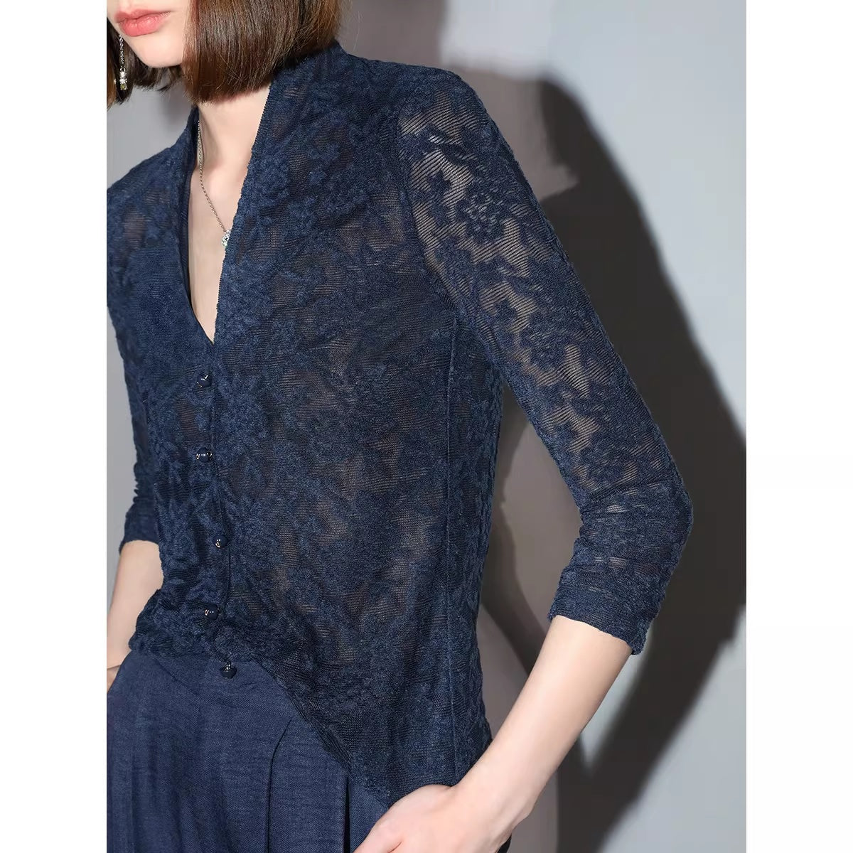 COCOBELLA_3D_Applique_Lace_Hollow_French_Slim_Fit_V_Neck_Long_Sleeve_T-Shirts_MISSTT