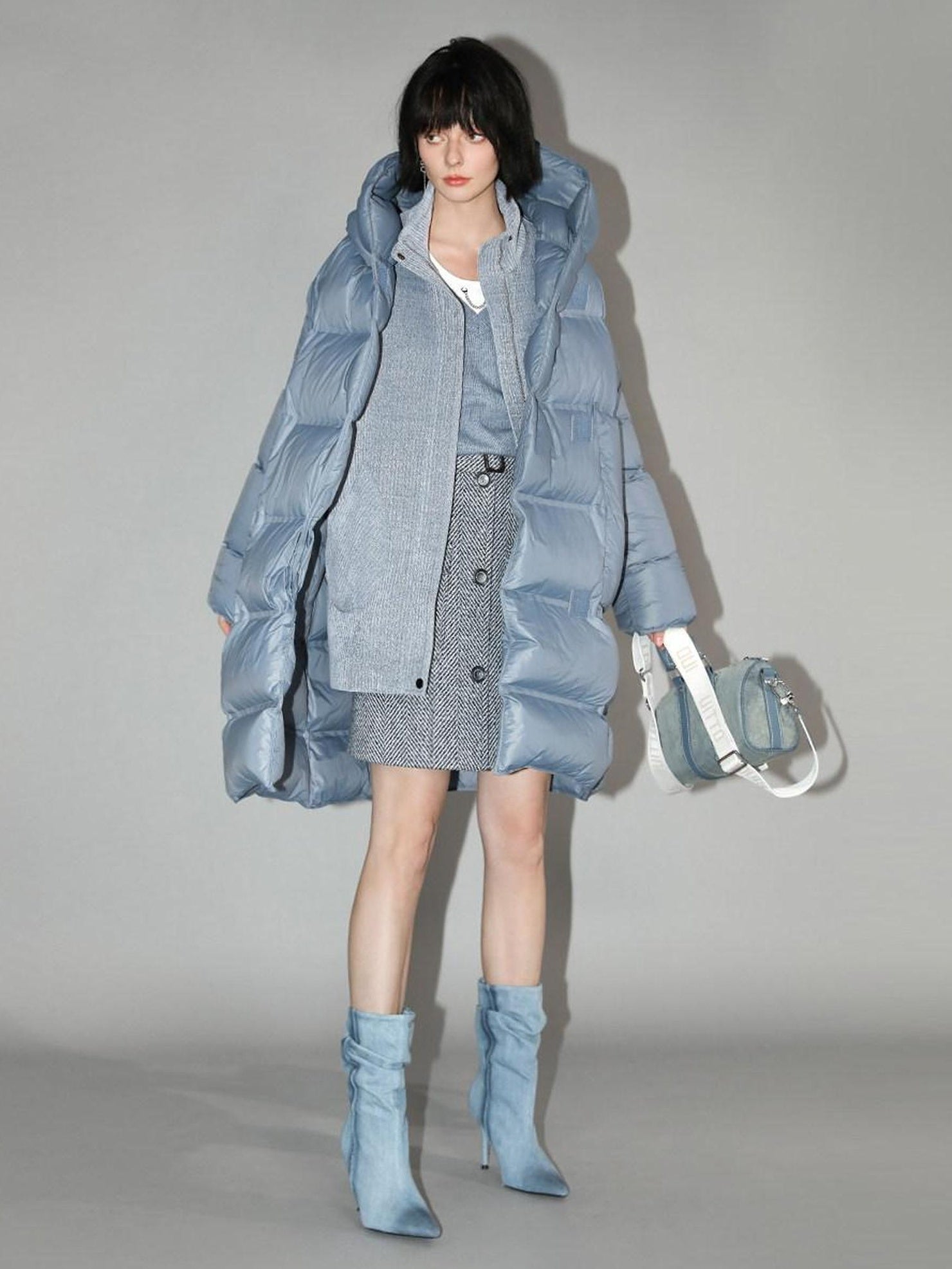 COCOBELLA 90% White Duck Down Hooded Loose Minimalist Commuter Mid Length Down Jackets