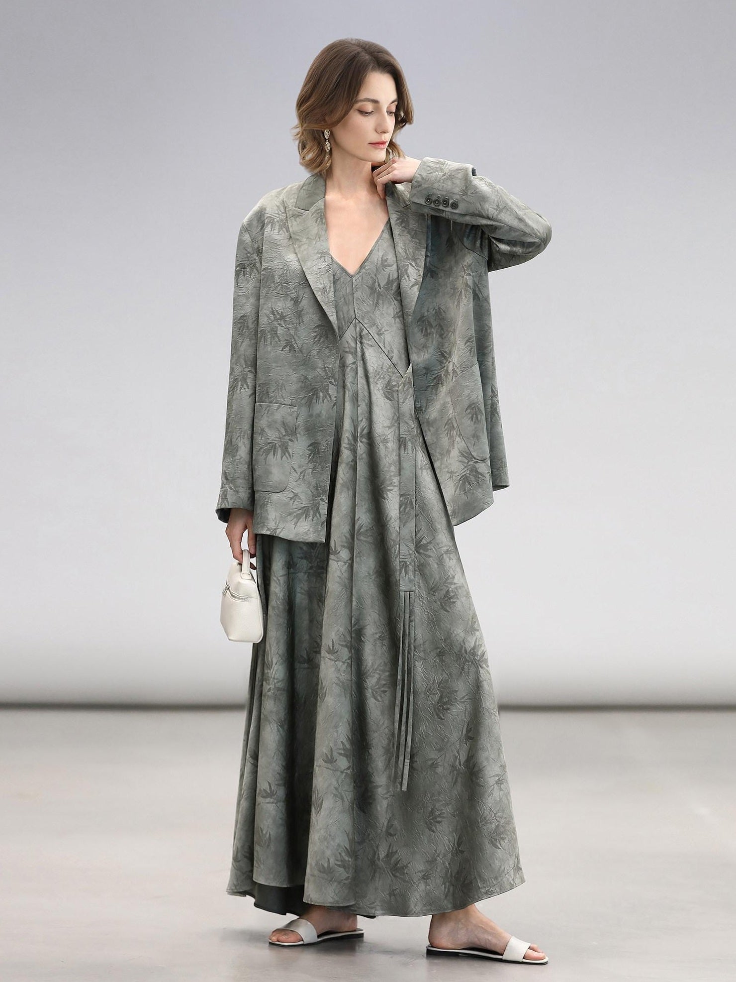 COCOBELLA Elegant Printed A Line V Neck Sleeveless Cinched Waist Reversible Slip Dresses