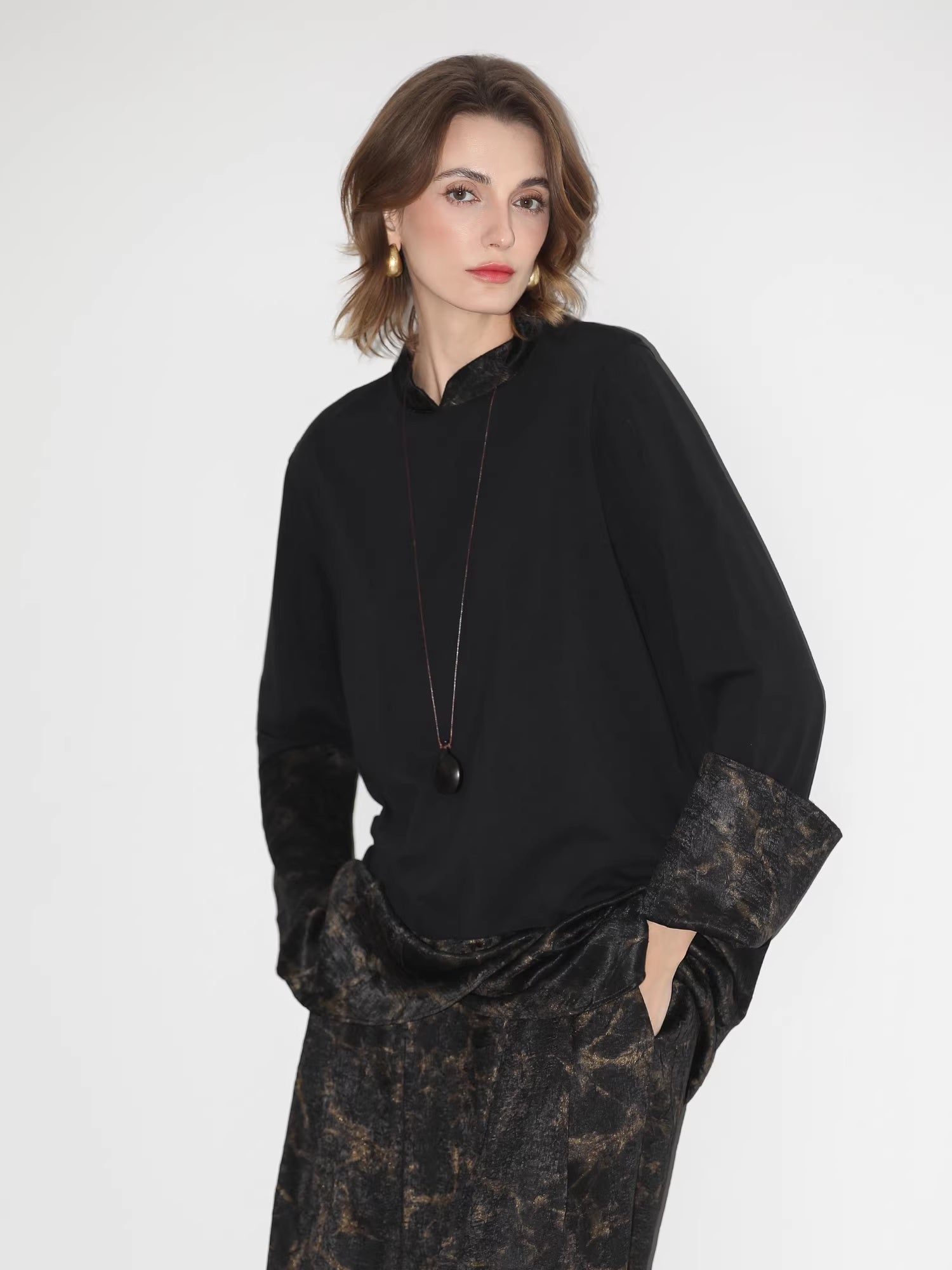 COCOBELLA_Gold_Trim_Insulated_Straight_Fit_V_Neck_Zip_Pockets_Women_Short_Padded_Jackets_MISSTT