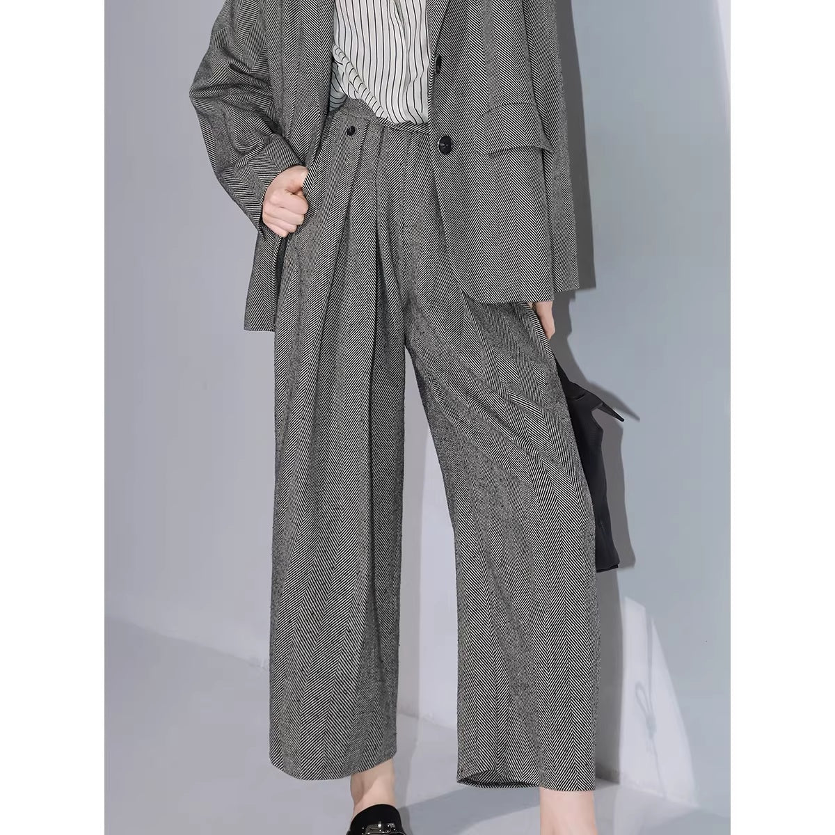 COCOBELLA_Pleated_Striped_Stand_Collar_Straight_Fit_Long_Sleeve_Button_Commuter_Shirts_MISSTT