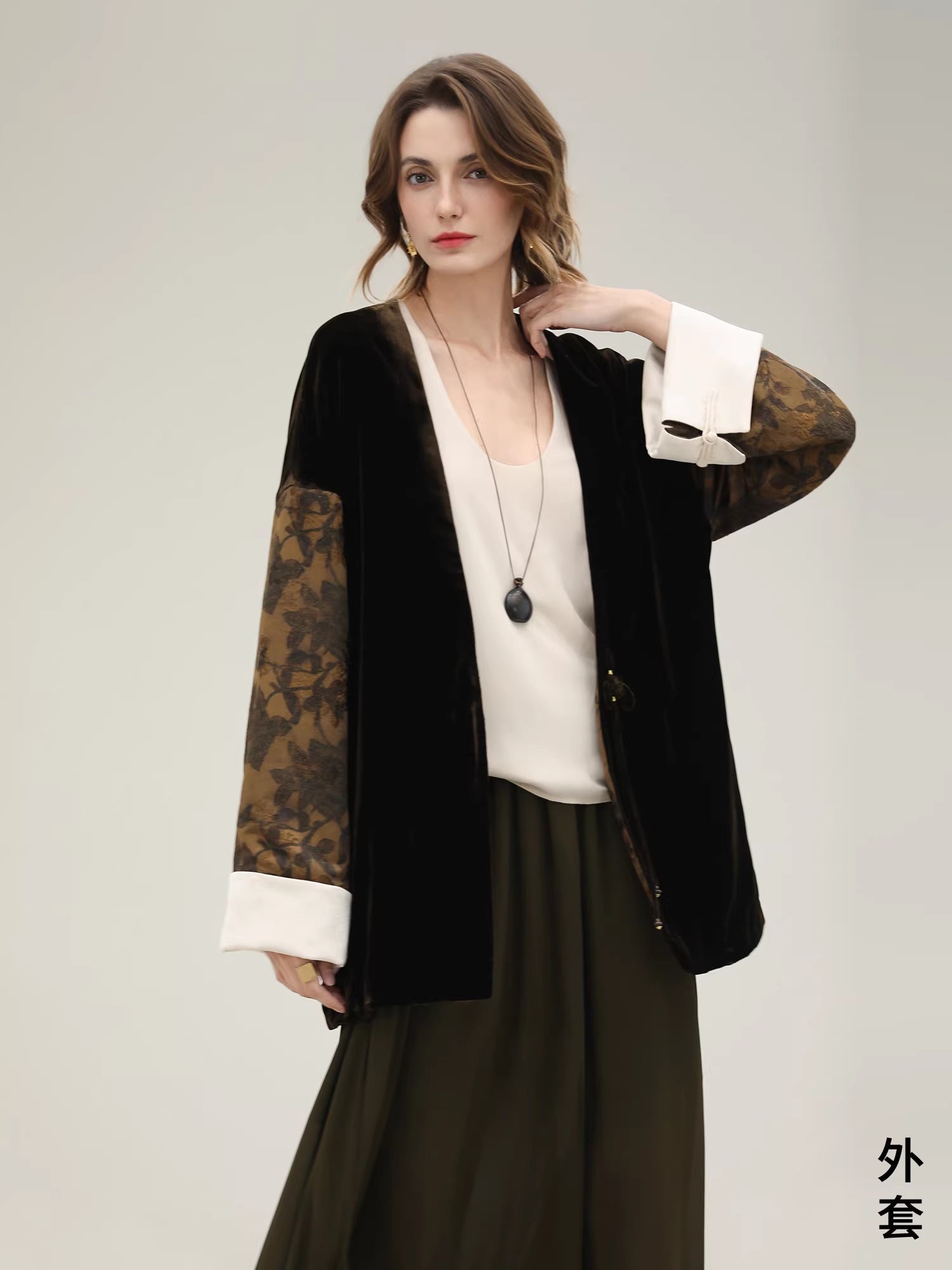 COCOBELLA_Shape_Retention_Modern_Chinese_Loose_Printed_3D_Embellished_Women_Velvet_Jackets_MISSTT