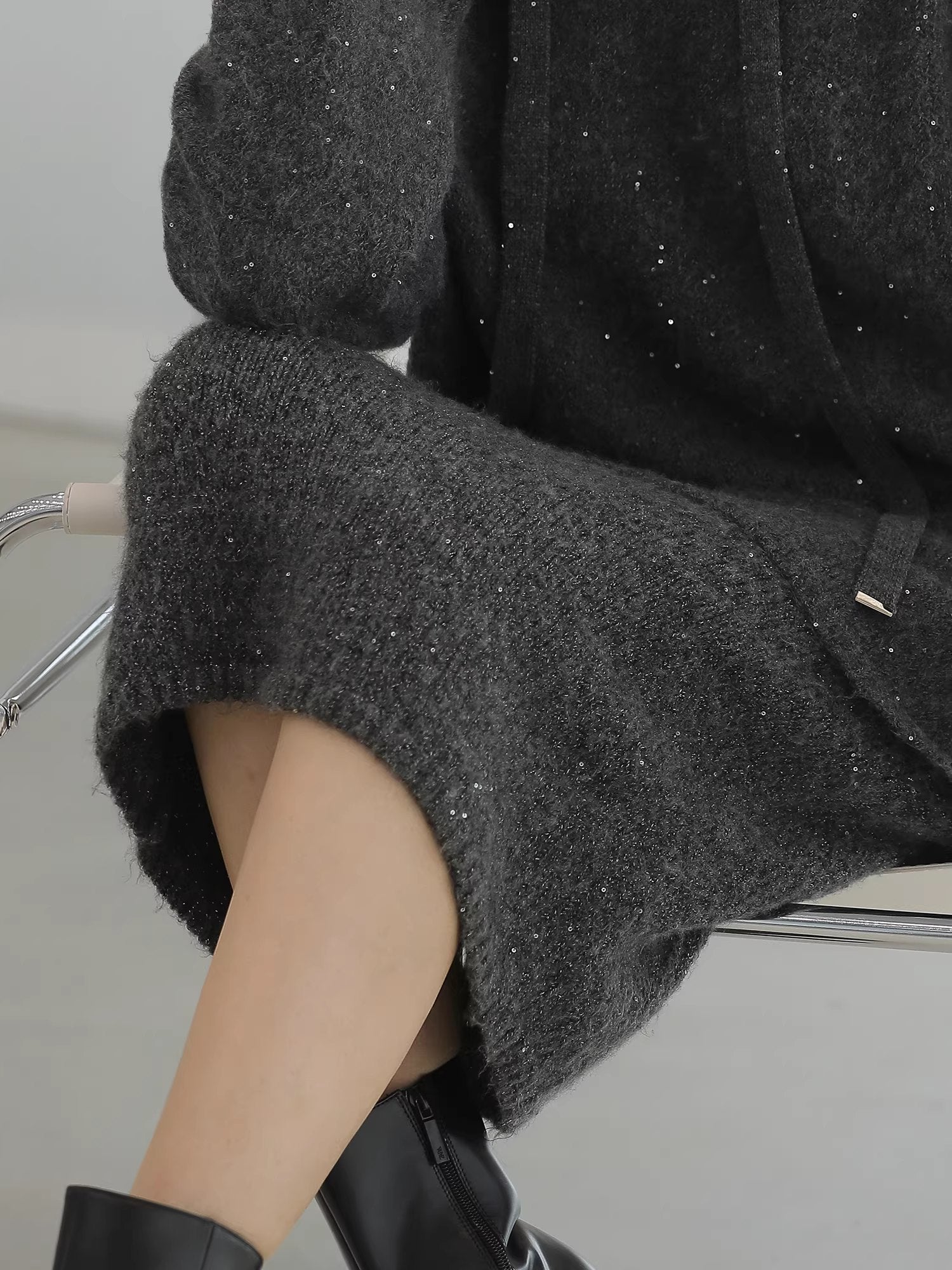 COCOBELLA_Soft_Sequined_Lurex_Hooded_Pullover_Commuter_Knit_Regular_Fit_Ladies_Sweater_MISSTT